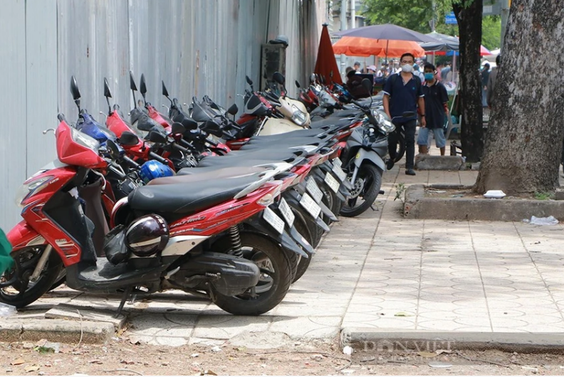 Cảnh giác trước việc tráo biển số nhằm trộm xe máy ở bãi giữ xe - Ảnh 2